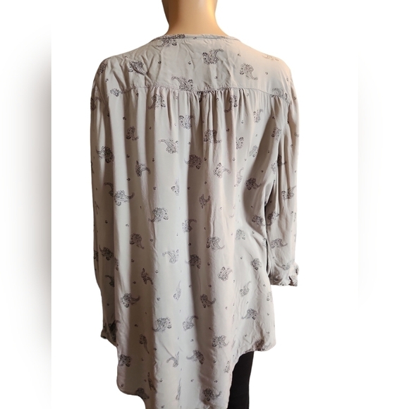 Torrid Dove Grey Paisley Blouse - Picture 5 of 8